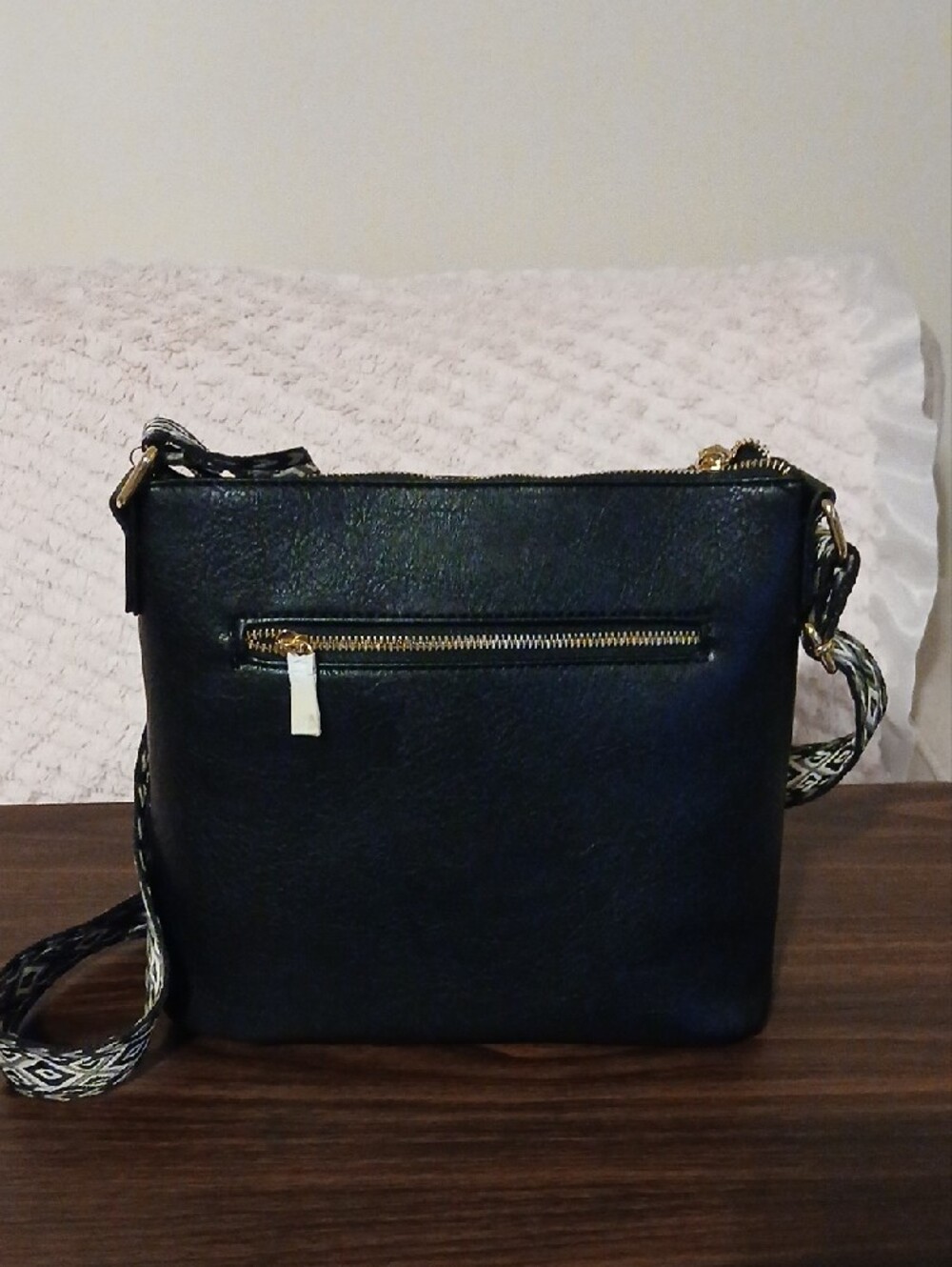 V-Accent Black Crossbody Bag - Women's Shoulder Bag NWOT - Picture 3 of 4